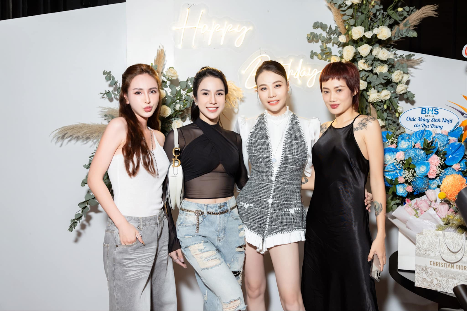 Đàm Thu Trang khoe hội bạn thân đình đám, nhận quà sinh nhật đặc biệt từ con trai Hồ Ngọc Hà - Hình 6