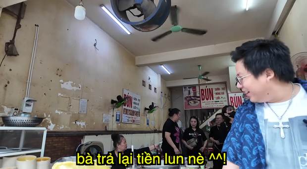 Khoa Pug liều mạng chọc chủ quán bún mắng khét tiếng Hà Nội, nhận kết đắng khi bỏ ngoài tai cảnh báo - Hình 4
