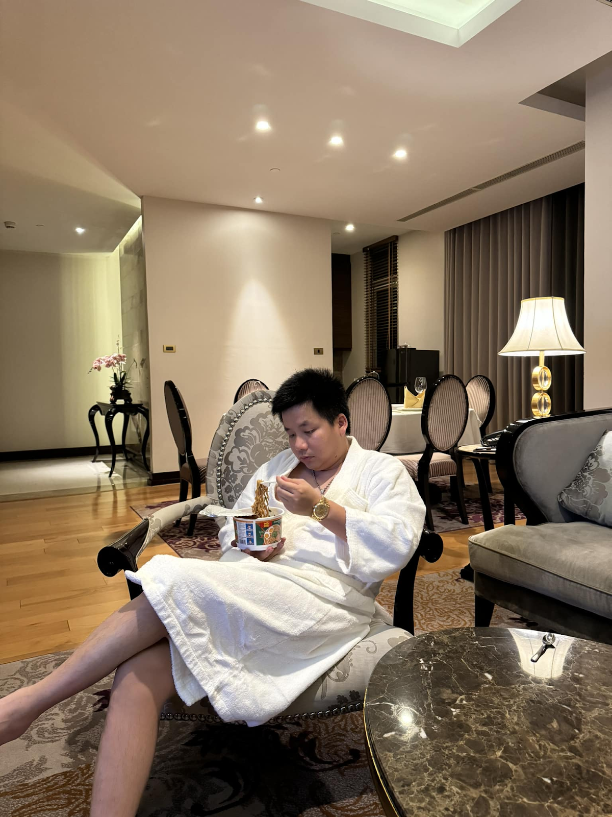 Khoa Pug liều mạng chọc chủ quán bún mắng khét tiếng Hà Nội, nhận kết đắng khi bỏ ngoài tai cảnh báo - Hình 6