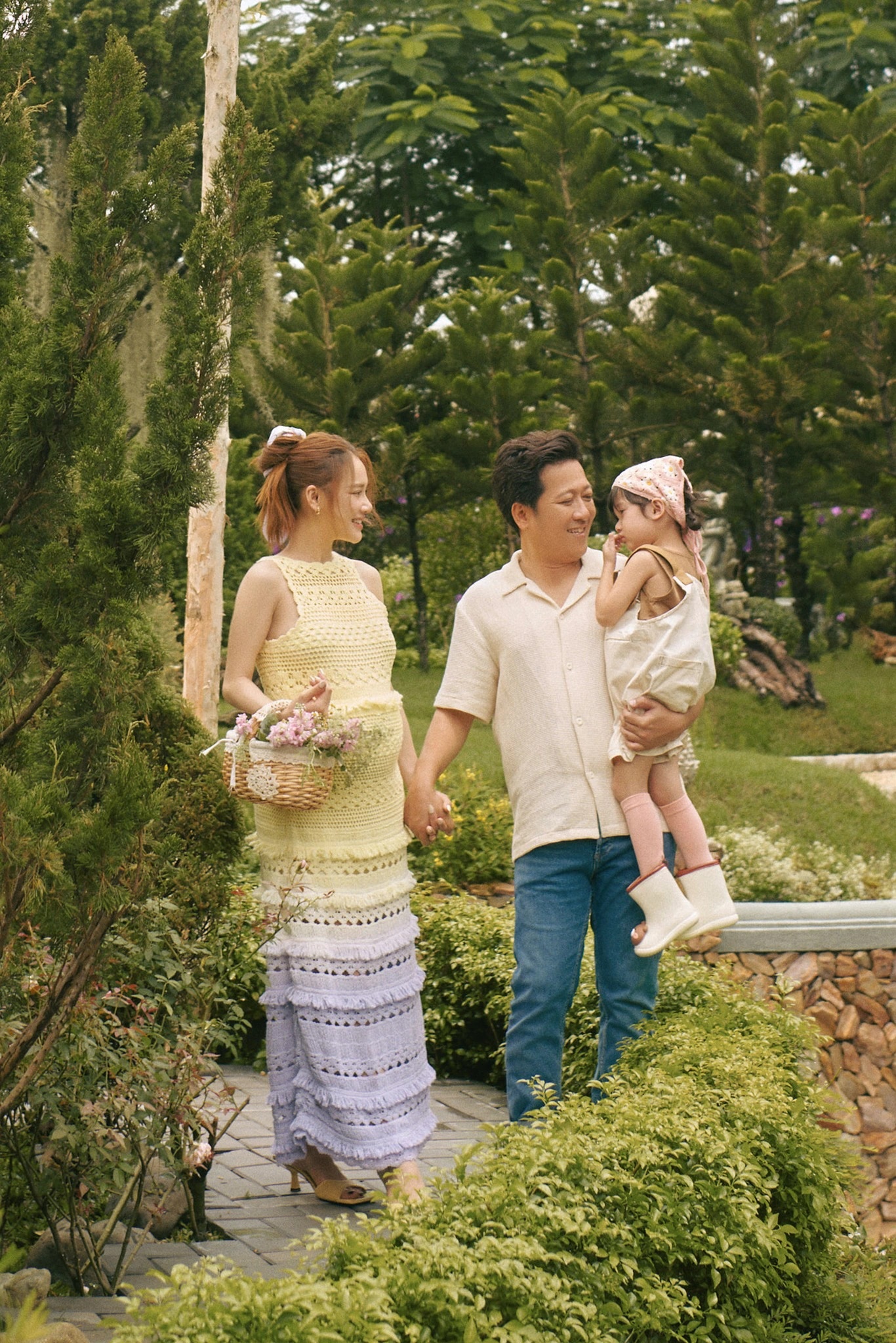 Trường Giang phát hoảng vì con gái gặp sự cố ở nước ngoài, bất lực nhìn con đau mà không làm gì được - Hình 4