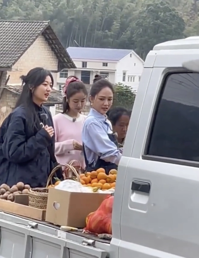 Lâm Tâm Như chạm mặt tình cũ của chồng, thái độ của cả hai như thế nào? - Hình 1