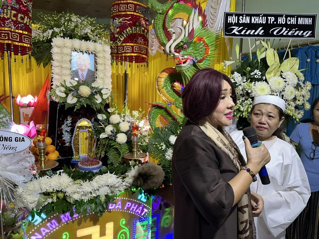 NSND Lệ Thủy tiễn biệt cố nghệ sĩ Văn Hường, nghẹn ngào kể lại kỷ niệm, ai nghe cũng rớt nước mắt - Hình 3