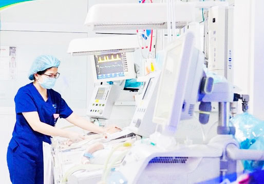 Nguy cơ biến chứng nặng cho trẻ khi mẹ mổ đẻ chủ động - Hình 1