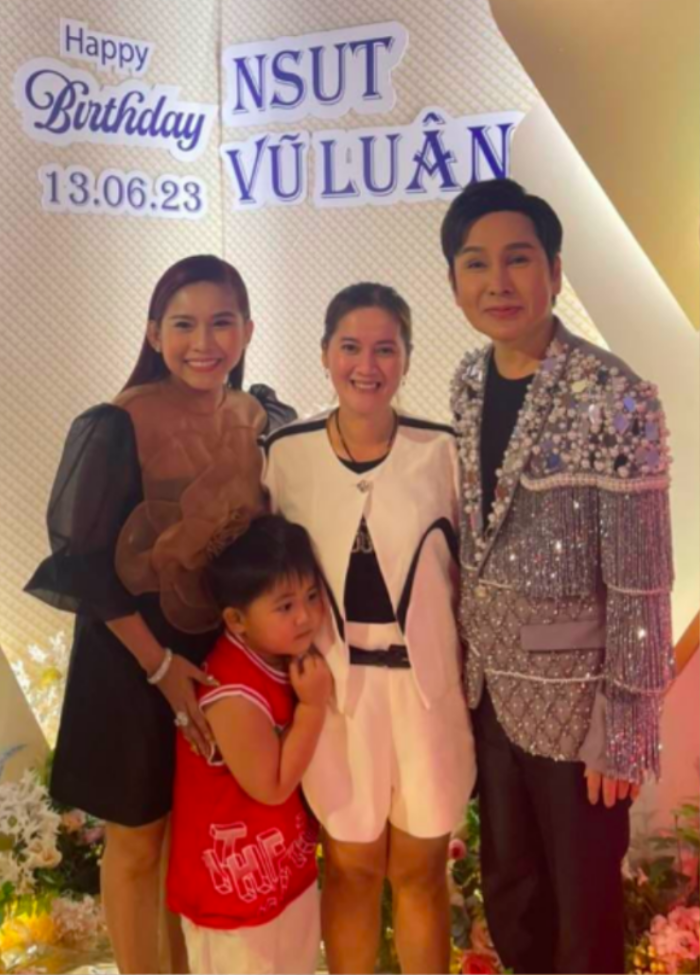 Nguyên Vũ bỏ đi khi thấy con nuôi Vũ Linh, Hồng Phượng và 1 soạn giả ở Mỹ công khai mỉa mai Vũ Luân - Hình 5