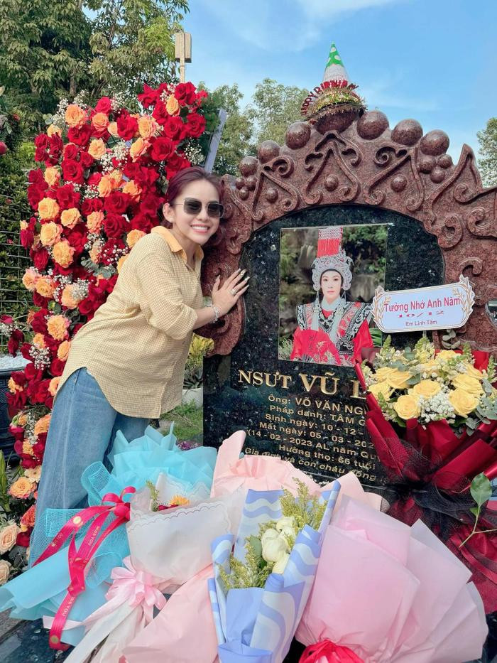 Nguyên Vũ bỏ đi khi thấy con nuôi Vũ Linh, Hồng Phượng và 1 soạn giả ở Mỹ công khai mỉa mai Vũ Luân - Hình 1