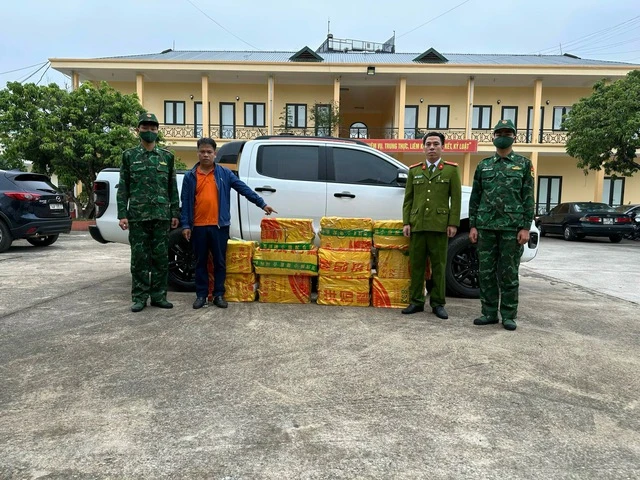 Quảng Ninh: Bắt giữ trưởng thôn vận chuyển gần 200 kg pháo lậu - Hình 3