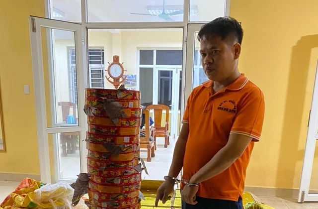 Quảng Ninh: Bắt giữ trưởng thôn vận chuyển gần 200 kg pháo lậu - Hình 1
