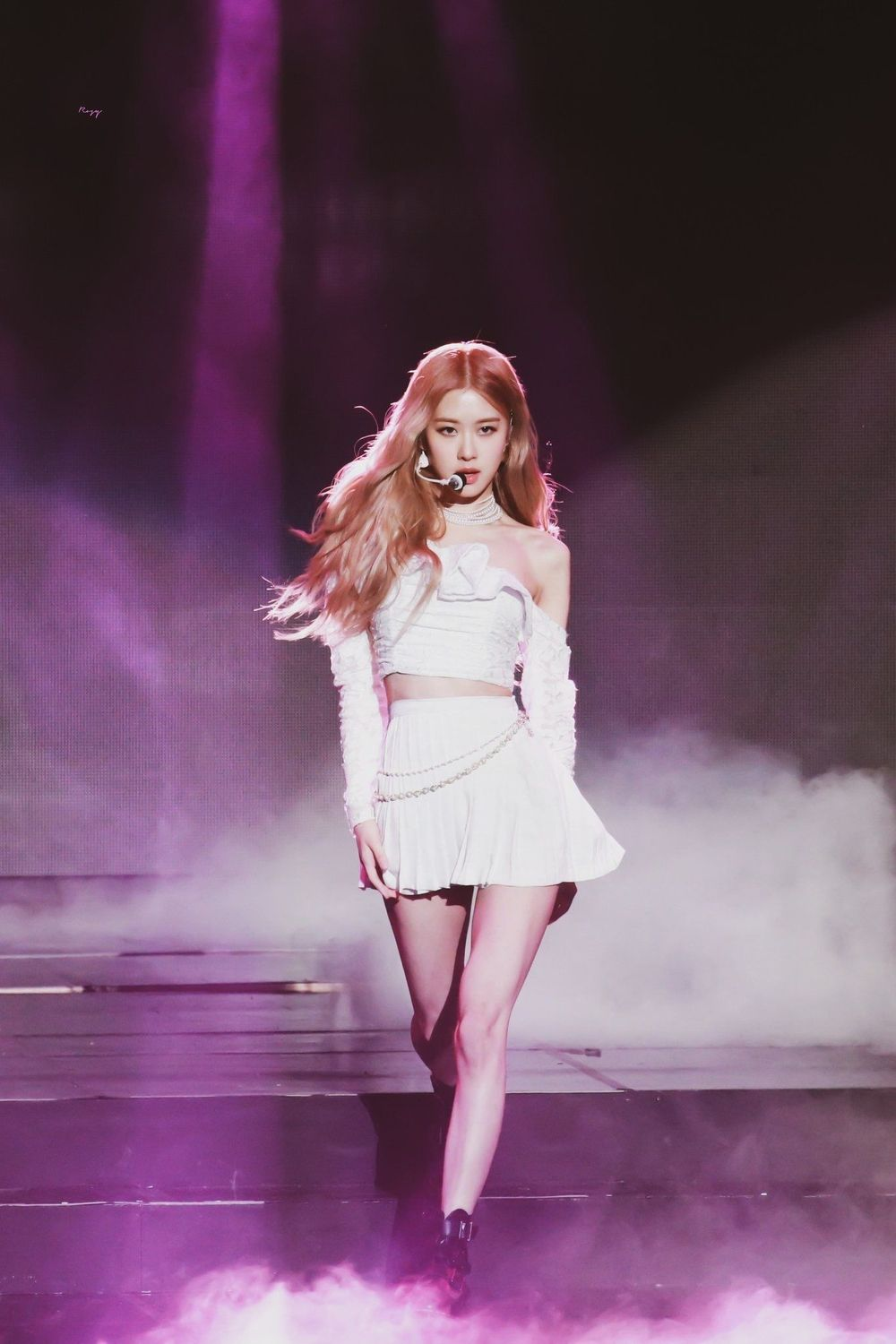 Rosé (BLACKPINK) liên tục nhận tin vui, khoảnh khắc chung khung hình thành viên Samsung gây sốt - Hình 2
