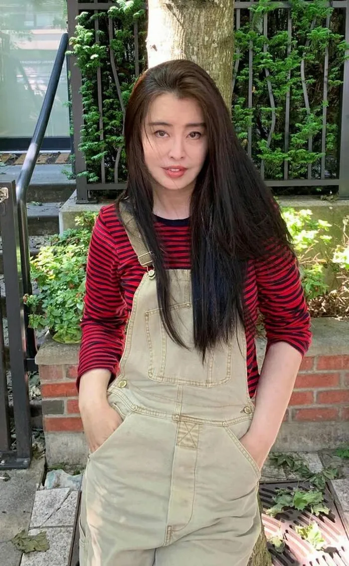 Tuổi 56 của mỹ nhân từng bị gọi là gái bao: Lẻ bóng với khối tài sản khổng lồ - Hình 2