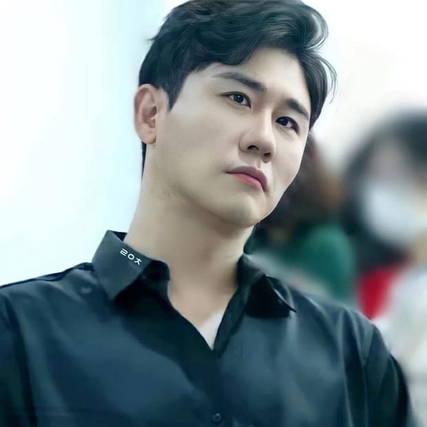 Young Tak: Nam ca sĩ làm thầy Super Junior, chung mâm BLACKPINK, BTS trong top ca sĩ hot nhất Kpop - Hình 4