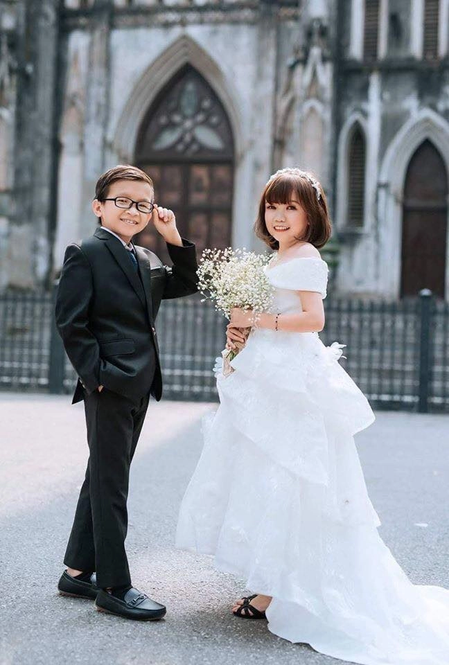 Cặp vợ chồng tí hon mở công ty, cửa hàng kinh doanh sau 4 năm kết hôn - Hình 1