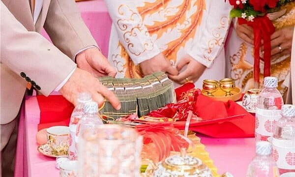 Chàng trai bị nhà gái thách cưới hơn trăm triệu, người yêu còn phán thêm câu xanh rờn và cái kết - Hình 1