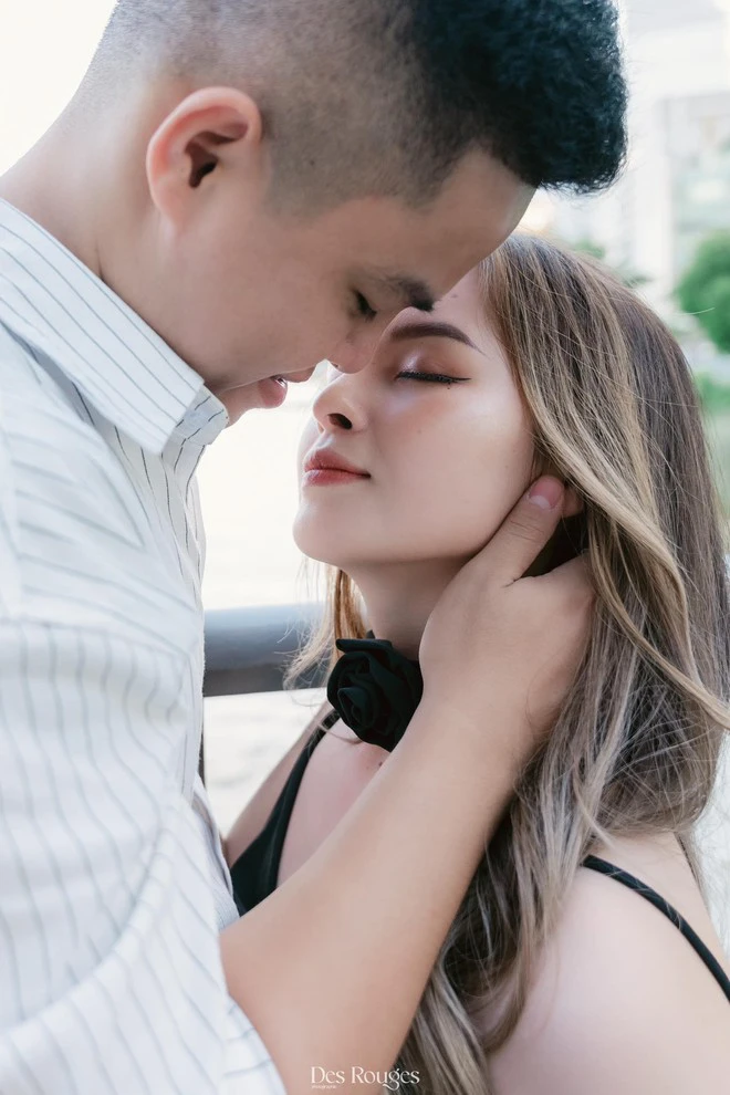 Cô dâu Bình Phước cổ đeo 25 cây vàng, nhảy sập sàn trong đám cưới cùng mẹ và bà ngoại xì-tin - Hình 5