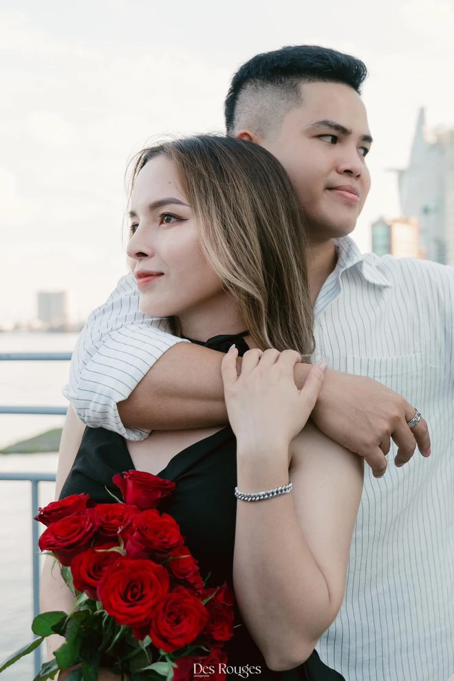 Cô dâu Bình Phước cổ đeo 25 cây vàng, nhảy sập sàn trong đám cưới cùng mẹ và bà ngoại xì-tin - Hình 6