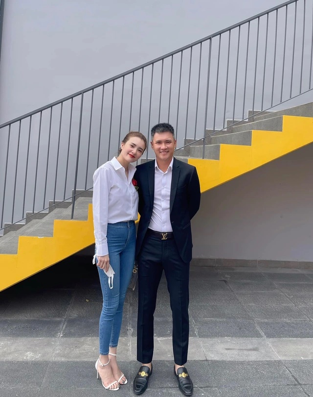 Lê Khánh Chi: Em gái Công Vinh từng ầm ĩ vụ tiểu tam ở Singapore, về nước đổi đời, sống sang chảnh - Hình 11