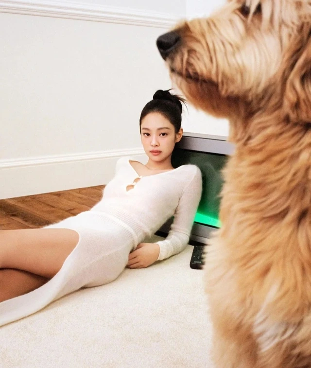 Jennie (BLACKPINK) bất ngờ tung ảnh gây náo loạn hậu chia tay V: Nhân vật thân mật bên cạnh là ai? - Hình 1