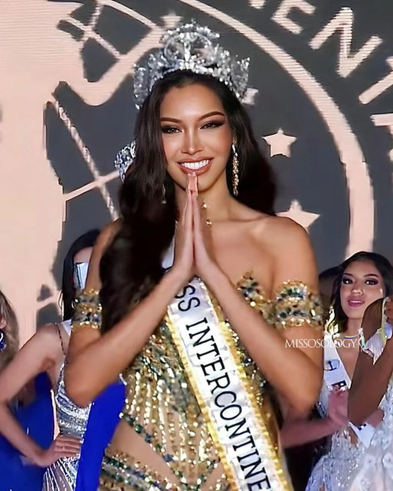 Miss Intercontinental 2023: Một đại diện out top nhưng lố hơn cả hoa hậu, cố tình chiếm spotlight - Hình 1