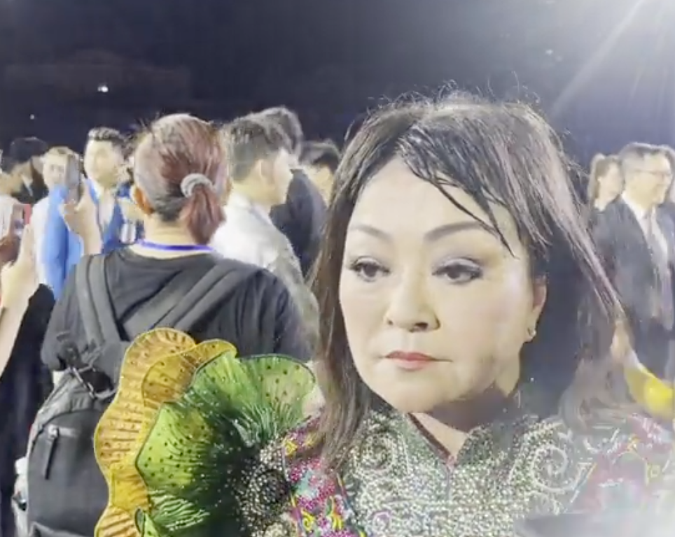 Cú Tây Bắc Hương Lan tuyên bố ngừng hát trên sân khấu, không thích gọi là danh ca hậu lột mascot - Hình 5