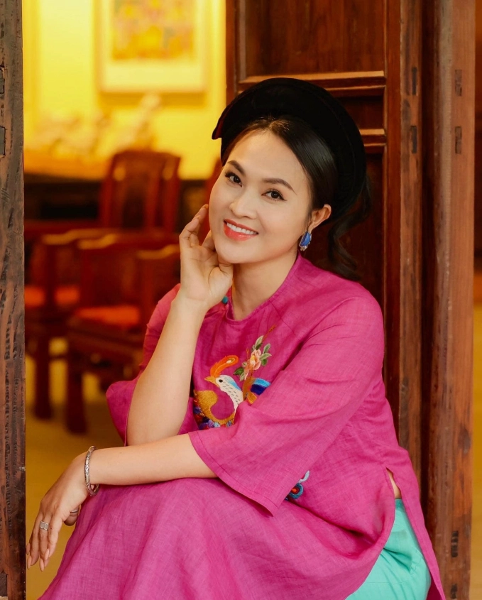 NSND Trần Hoài Thu: Nữ nghệ sĩ chèo trẻ nhất được phong tặng NSND, kết hôn cùng chồng hơn 34 tuổi - Hình 3