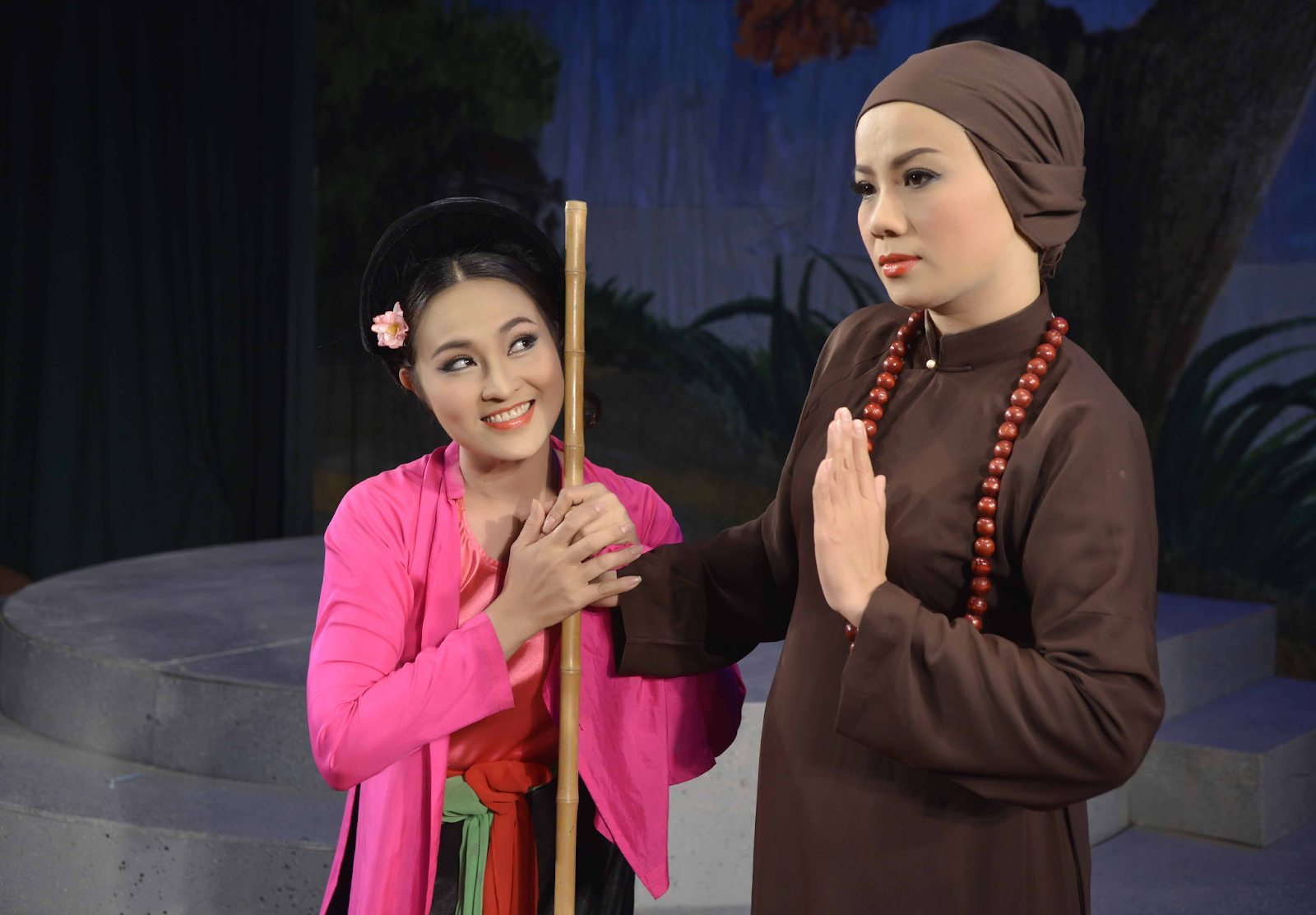 NSND Trần Hoài Thu: Nữ nghệ sĩ chèo trẻ nhất được phong tặng NSND, kết hôn cùng chồng hơn 34 tuổi - Hình 1
