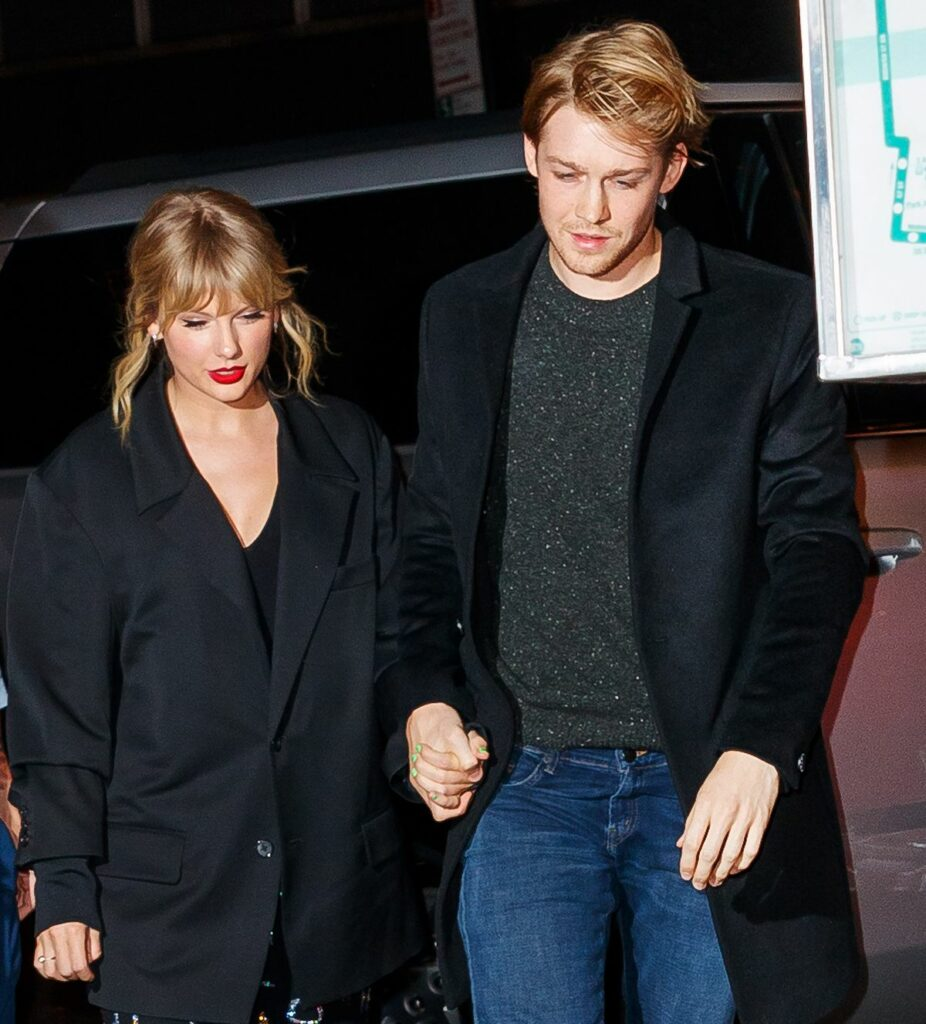 Taylor Swift được bạn trai quen nửa năm ngỏ lời cầu hôn, phản ứng bố ruột nữ ca sĩ ra sao? - Hình 3
