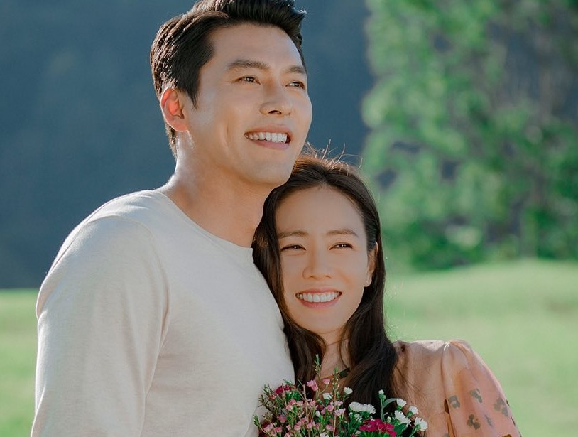 Hyun Bin - Son Ye Jin lộ ảnh ẵm con trai 1 tuổi đi chơi, em bé đẹp chuẩn bản sao của bố? - Hình 7