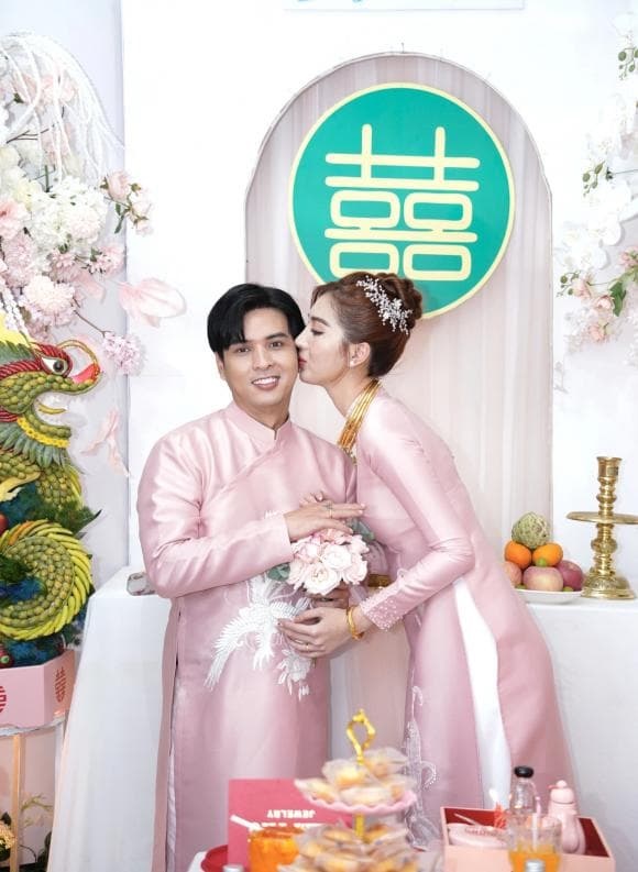 Bà xã Hồ Quang Hiếu hiếm hoi lộ diện sau đám hỏi, được chồng làm 1 điều khiến netizen ngưỡng mộ - Hình 5