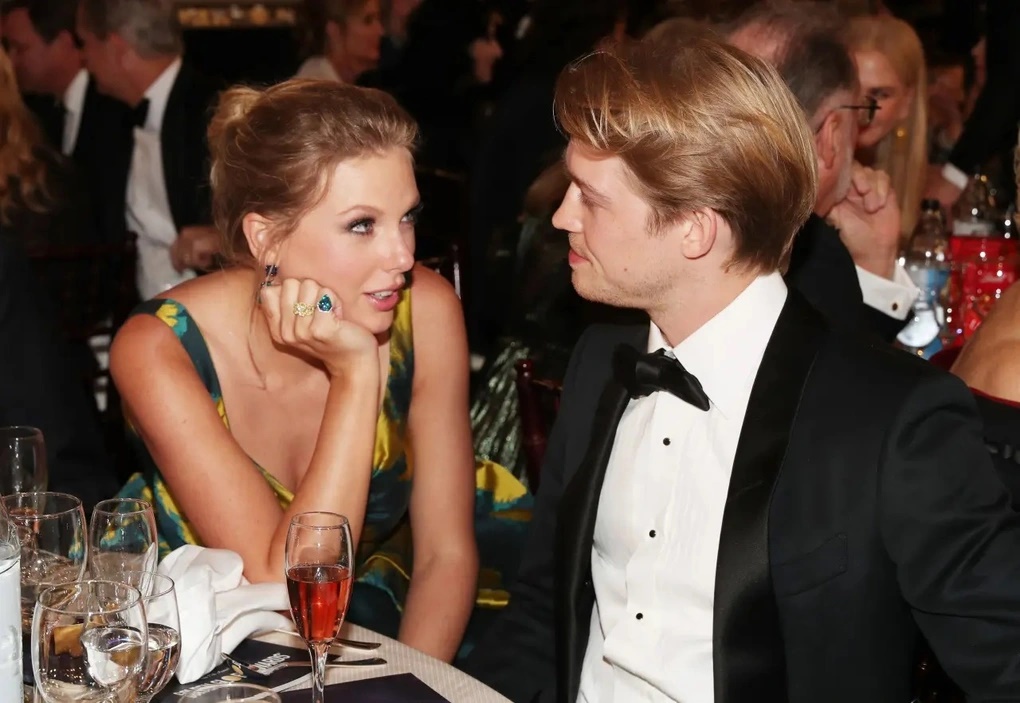 Taylor Swift vướng nghi vấn đã làm đám cưới bí mật, danh tính chú rể không phải bạn trai hiện tại? - Hình 1