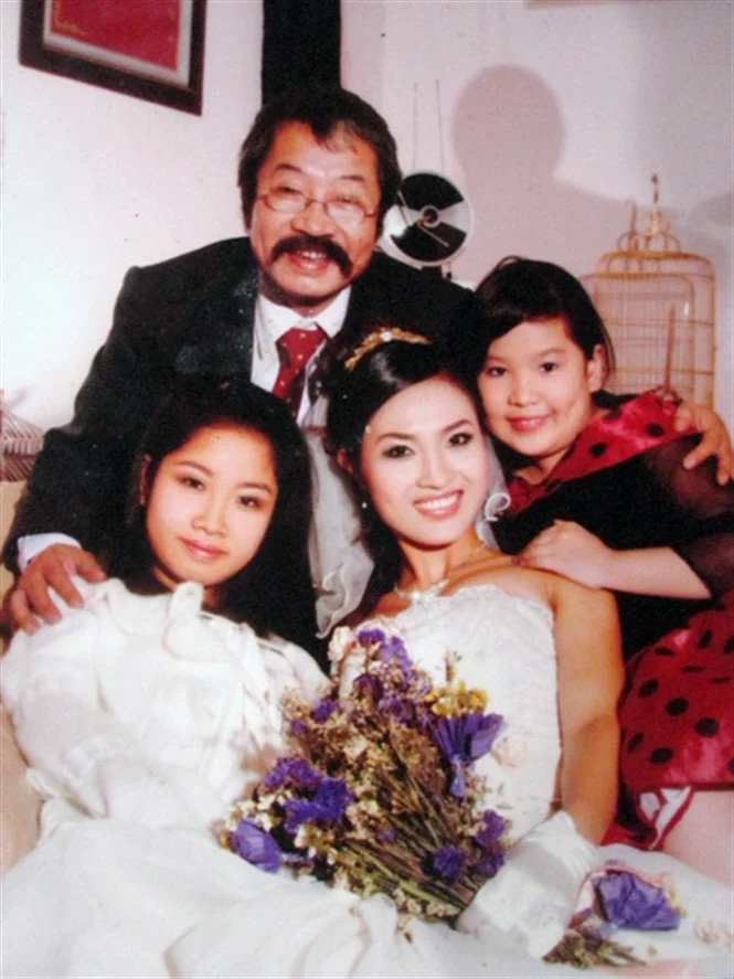 NSND Lê Hùng: Con sói già sân khấu, từng 6 lần kết hôn, hiện tại viên mãn với vợ kém 32 - Hình 7