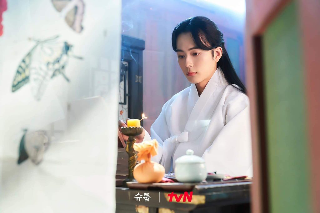 Chíp Em Yoo Seon Ho: từ thực tập sinh thần tượng non nớt đến vai chính Bỗng Dưng Trúng Mánh - Hình 6