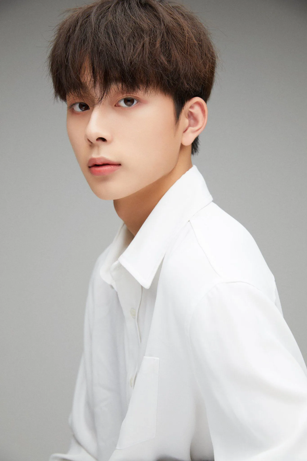 Chíp Em Yoo Seon Ho: từ thực tập sinh thần tượng non nớt đến vai chính Bỗng Dưng Trúng Mánh - Hình 3