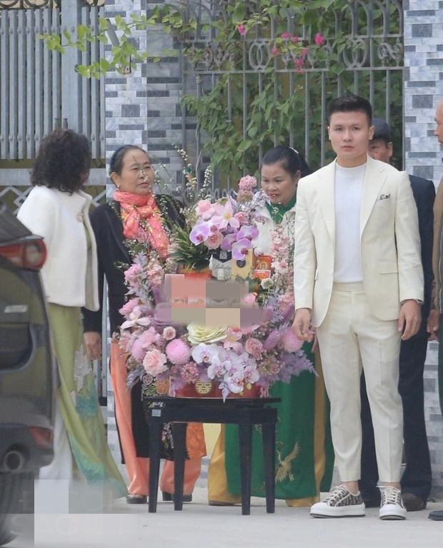 Bà hàng xóm nhà Chu Thanh Huyền nói về Quang Hải, vô tình để lộ việc làm đặc biệt từ 1 tháng trước - Hình 1