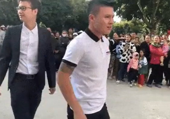 Bà hàng xóm nhà Chu Thanh Huyền nói về Quang Hải, vô tình để lộ việc làm đặc biệt từ 1 tháng trước - Hình 3