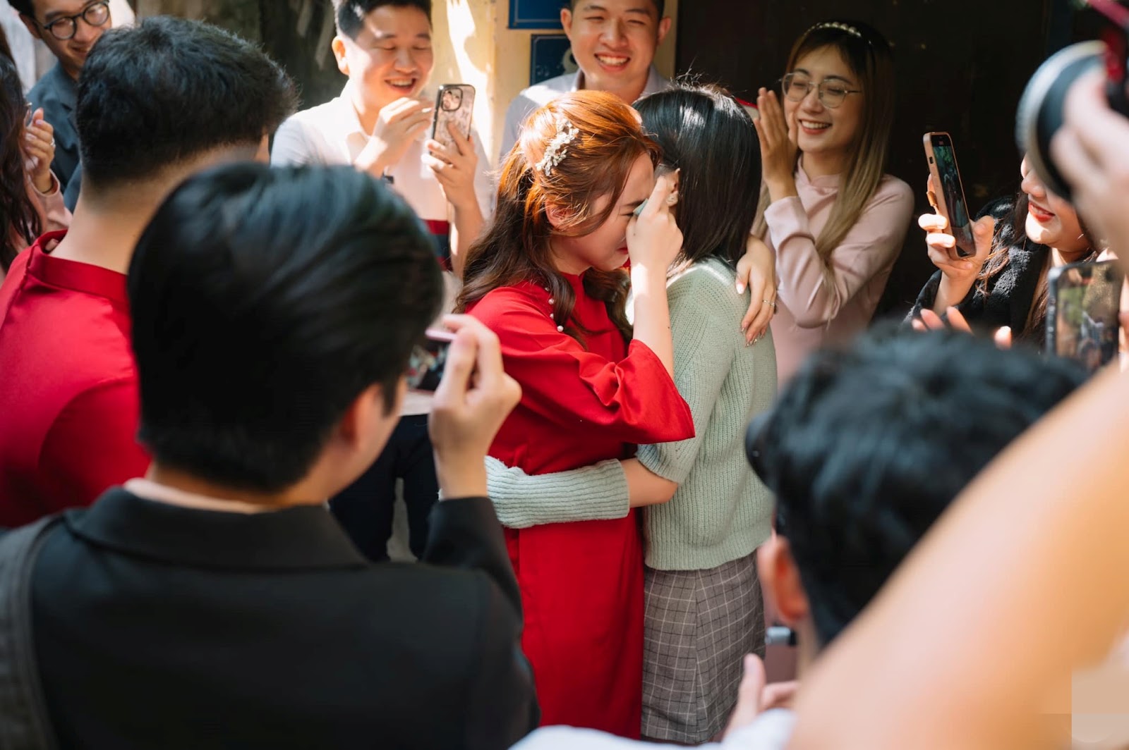 Chồng Đặng Thu Hà bị quay lén cách đối xử với vợ ở buổi chụp ảnh cưới, CĐM đồng loạt khuyên 1 câu - Hình 10