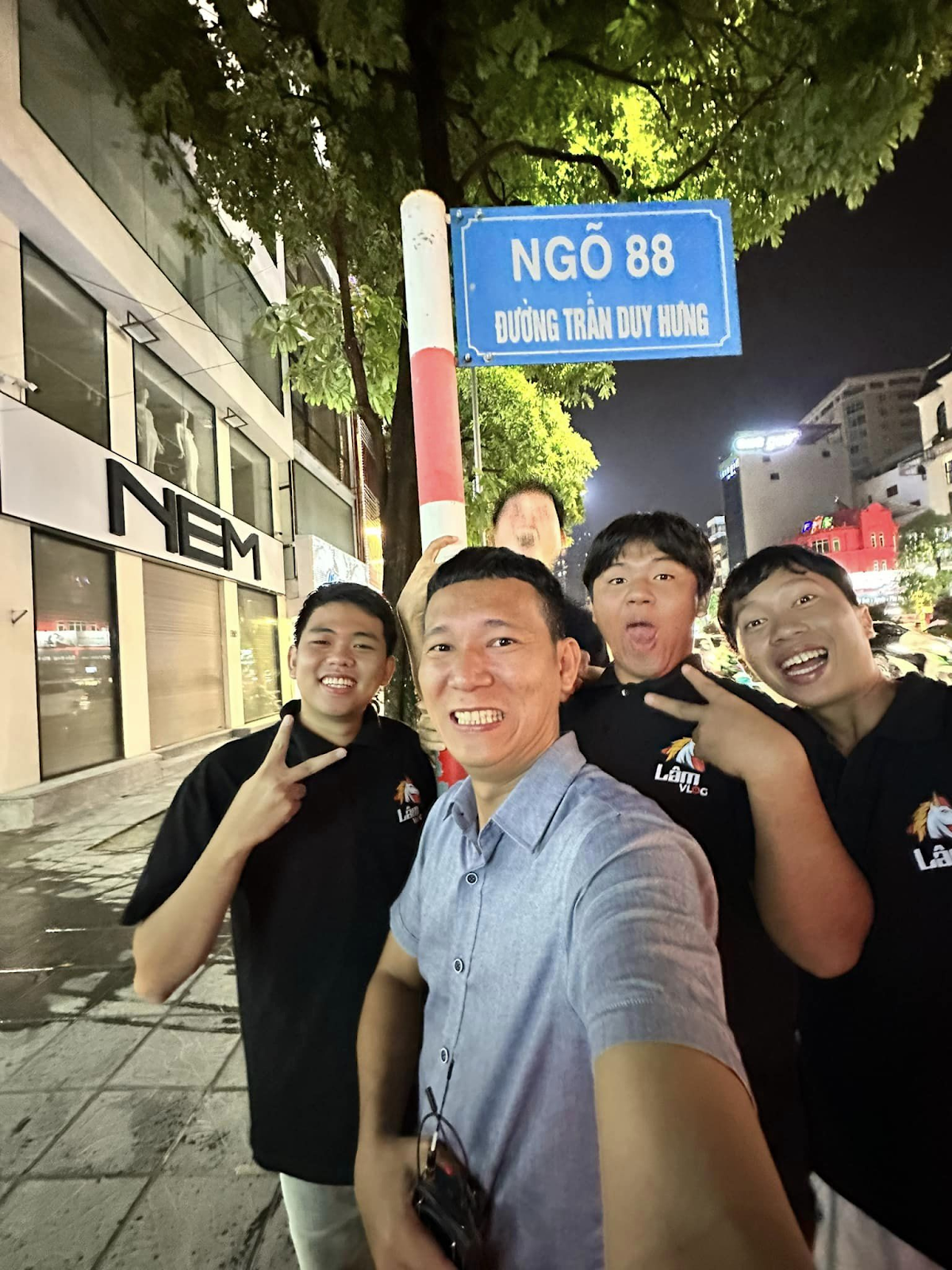 Lâm Vlog chính thức sở hữu Nút Kim Cương từ Youtube, sự chất phác tạo nên dấu ấn riêng - Hình 8