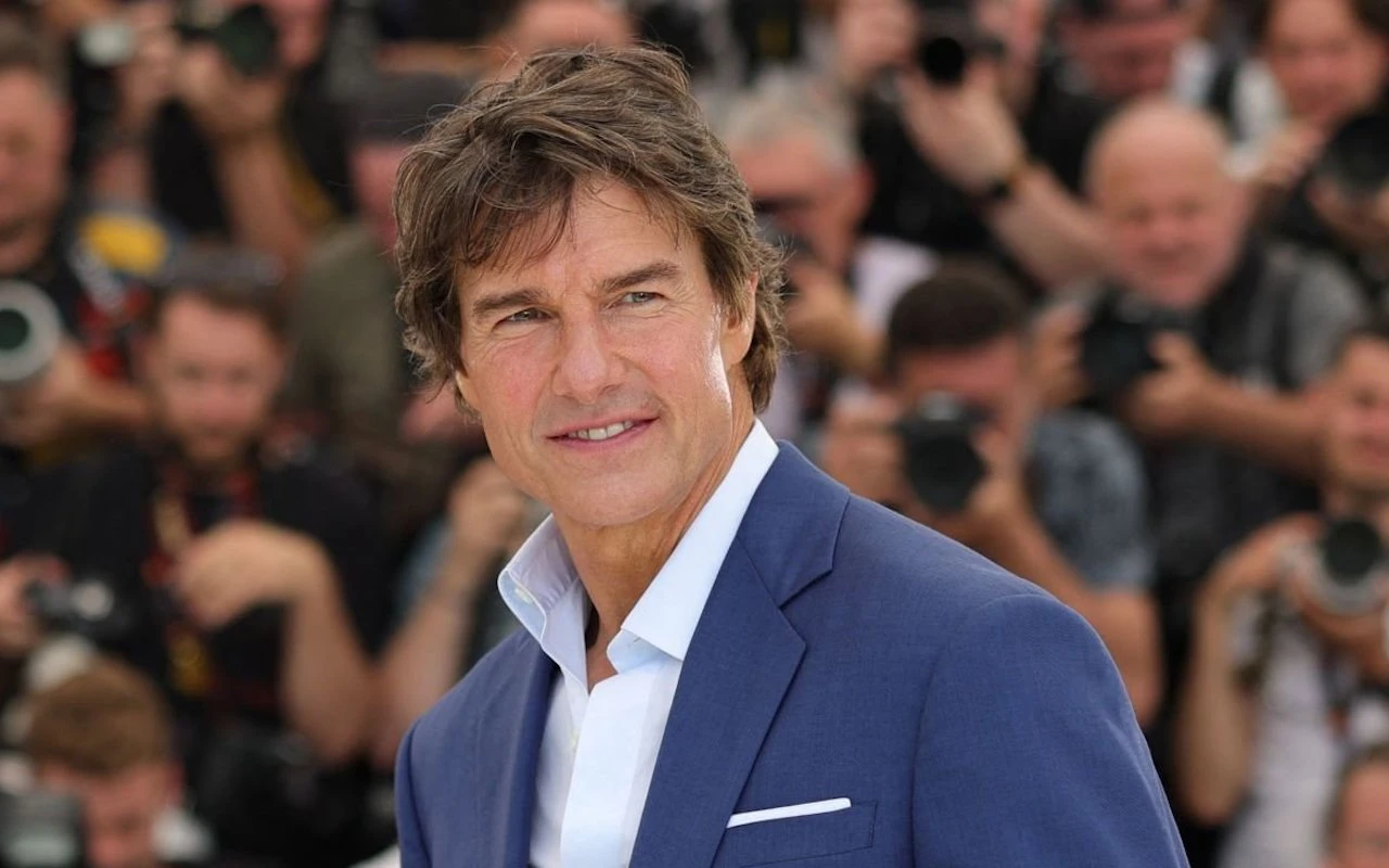 Who is the hot beauty caught up in dating rumors with Tom Cruise? - Figure 13