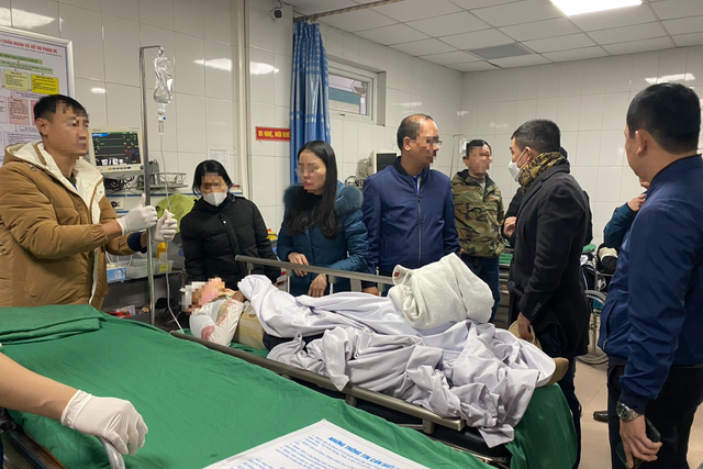 Vụ sập trần lớp học: Tình trạng nạn nhân không khả quan, bị liệt, khả năng hồi phục thấp - Hình 1