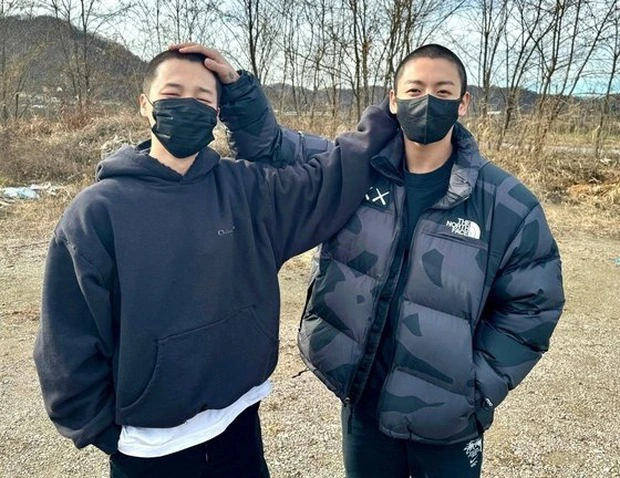 Jimin - Jungkook (BTS) lộ ảnh hiếm trong quân đội, fan bấn loạn hơn khi thấy thứ này! - Hình 1