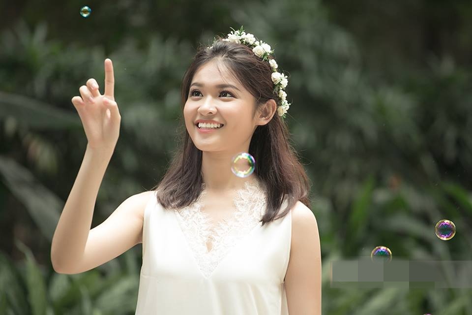 Á hậu Thùy Dung: MC chiếm spotlight chung kết Miss Earth, đỉnh cỡ này mà out-top quốc tế - Hình 3