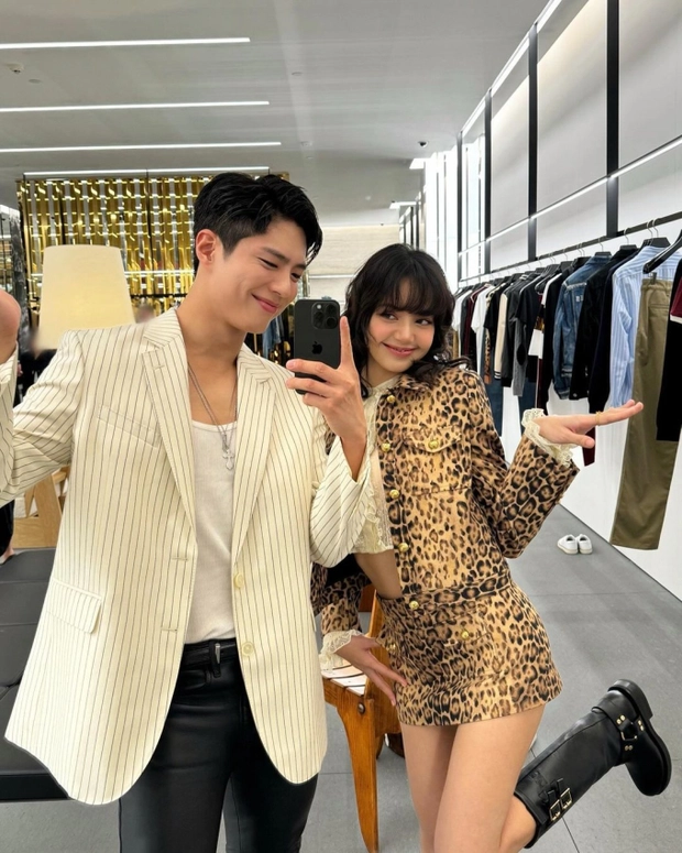 Park Bo Gum có động thái đặc biệt với Lisa (BLACKPINK), fan 2 nhà đứng ngồi không yên - Hình 6