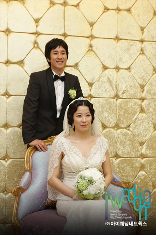 Vụ Lee Sun Kyun qua đời: Công bố ảnh hiện trường, phát hiện dấu vết quan trọng trong xe - Hình 11