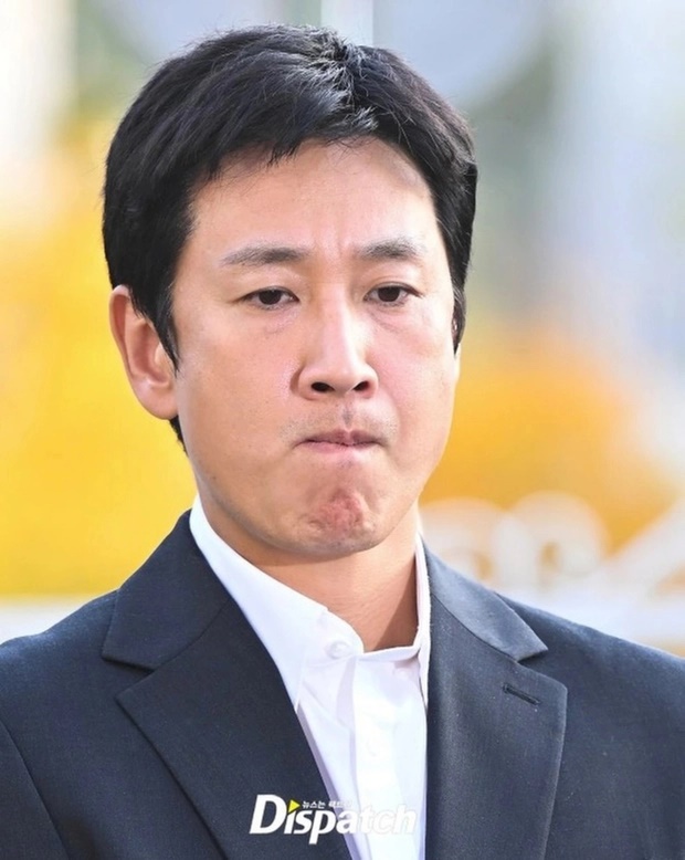 Vụ Lee Sun Kyun qua đời: Công bố ảnh hiện trường, phát hiện dấu vết quan trọng trong xe - Hình 1