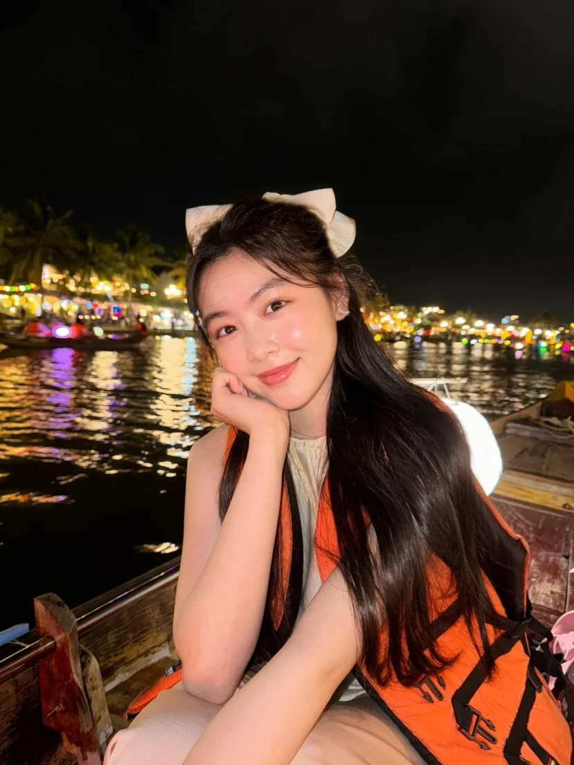 Hai ái nữ Quyền Linh đi Hội An làm dậy sóng CĐM, lộ khoảnh khắc Hạt Dẻ hành động lạ thường - Hình 4
