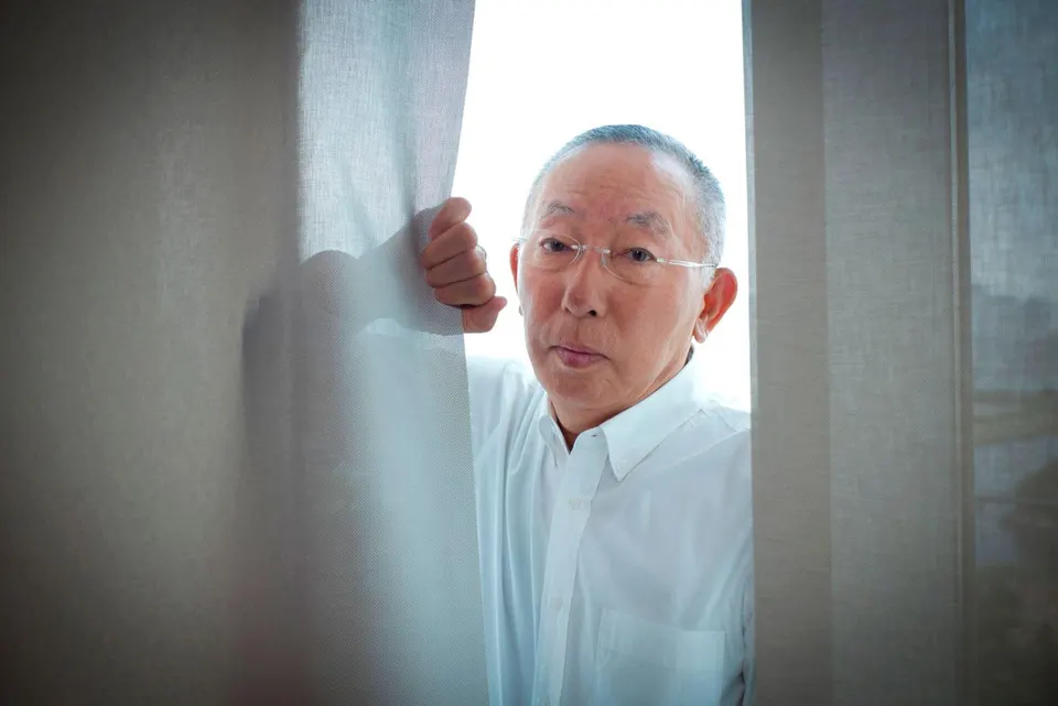 Tadashi Yanai: Từng phụ việc tiệm may, giờ làm chủ Uniqlo vẫn chỉ mặc 2 bộ đồ - Hình 6