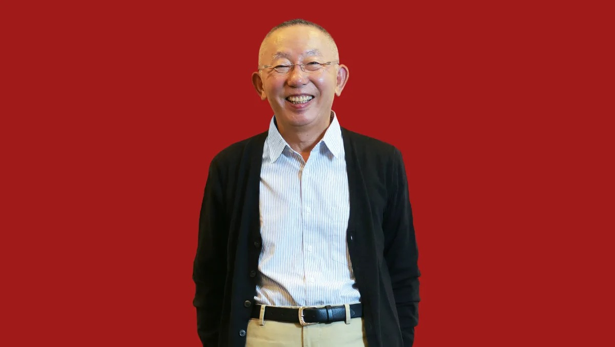 Tadashi Yanai: Từng phụ việc tiệm may, giờ làm chủ Uniqlo vẫn chỉ mặc 2 bộ đồ - Hình 3