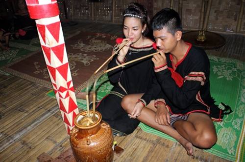Bí ẩn cầu thang hình núi đôi của bộ tộc xinh như mộng bắt đàn ông về làm chồng - Hình 6