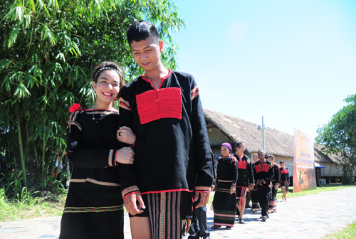 Bí ẩn cầu thang hình núi đôi của bộ tộc xinh như mộng bắt đàn ông về làm chồng - Hình 4