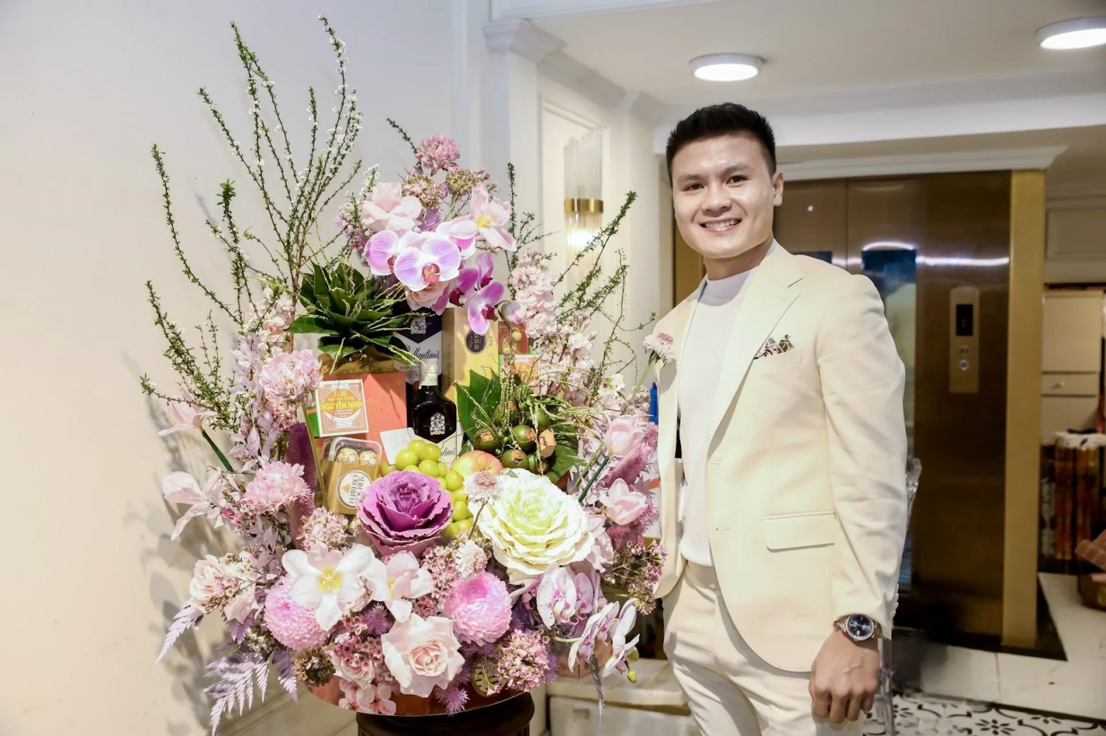 Quang Hải tung ảnh cưới, bị nói bắt chước Đoàn Văn Hậu, 2 cô dâu kèn cựa 1 điểm - Hình 5