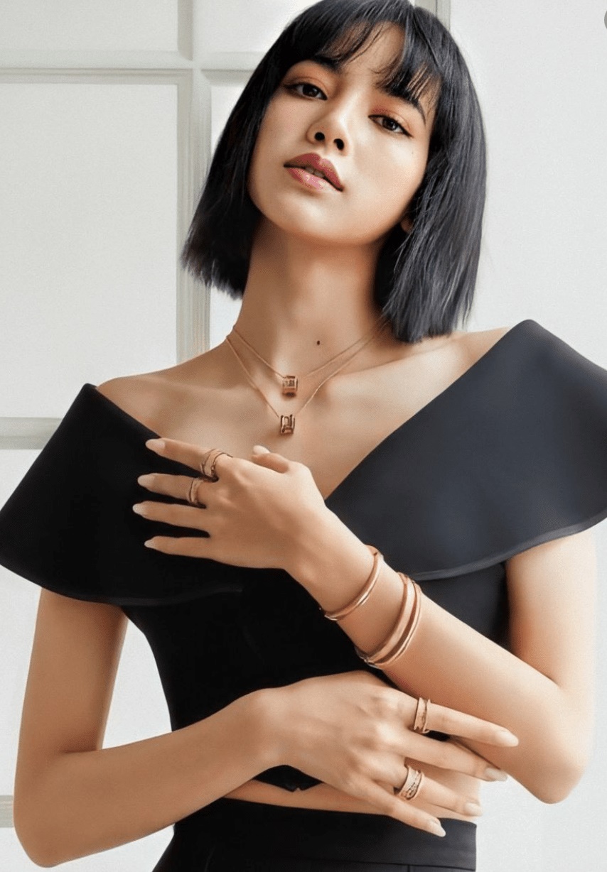 Lisa (BLACKPINK) được bạn trai CEO cưng như trứng mỏng, cử vệ sĩ tháp tùng, còn ai nói chia tay? - Hình 7