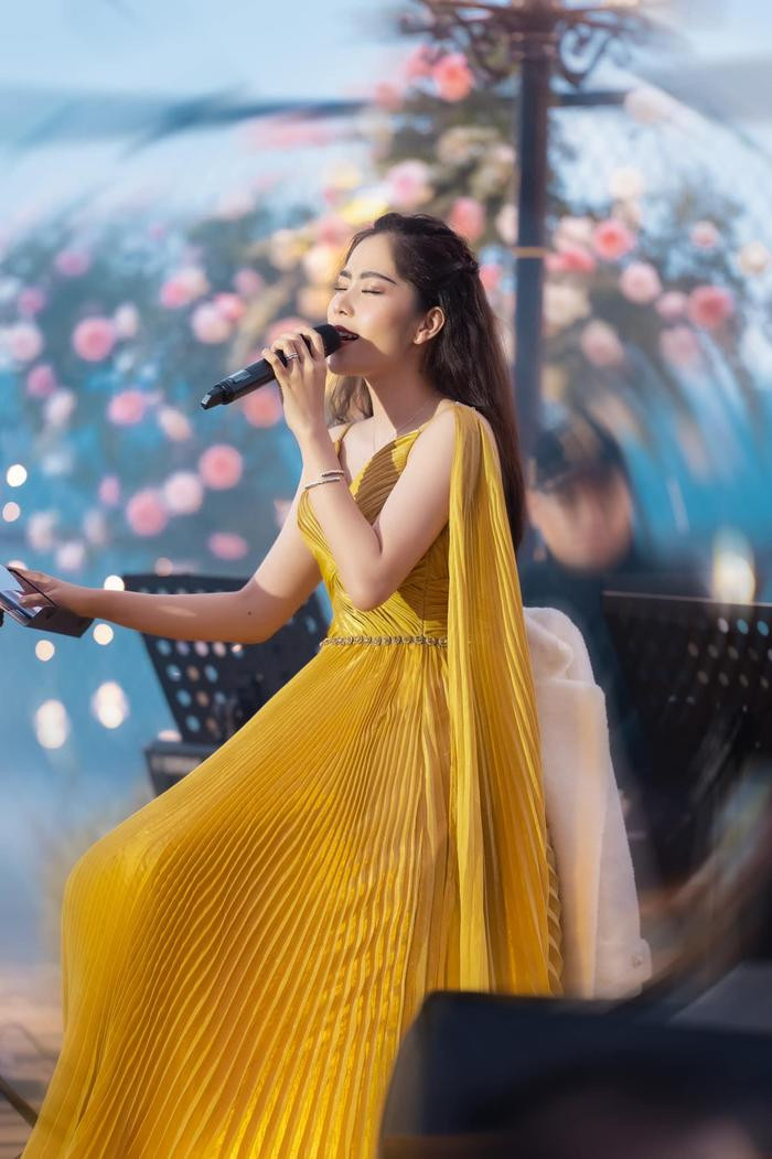 Nam Em lại dính như sam bên chồng sắp cưới, CĐM lập tức soi ra điều bất ngờ - Hình 4